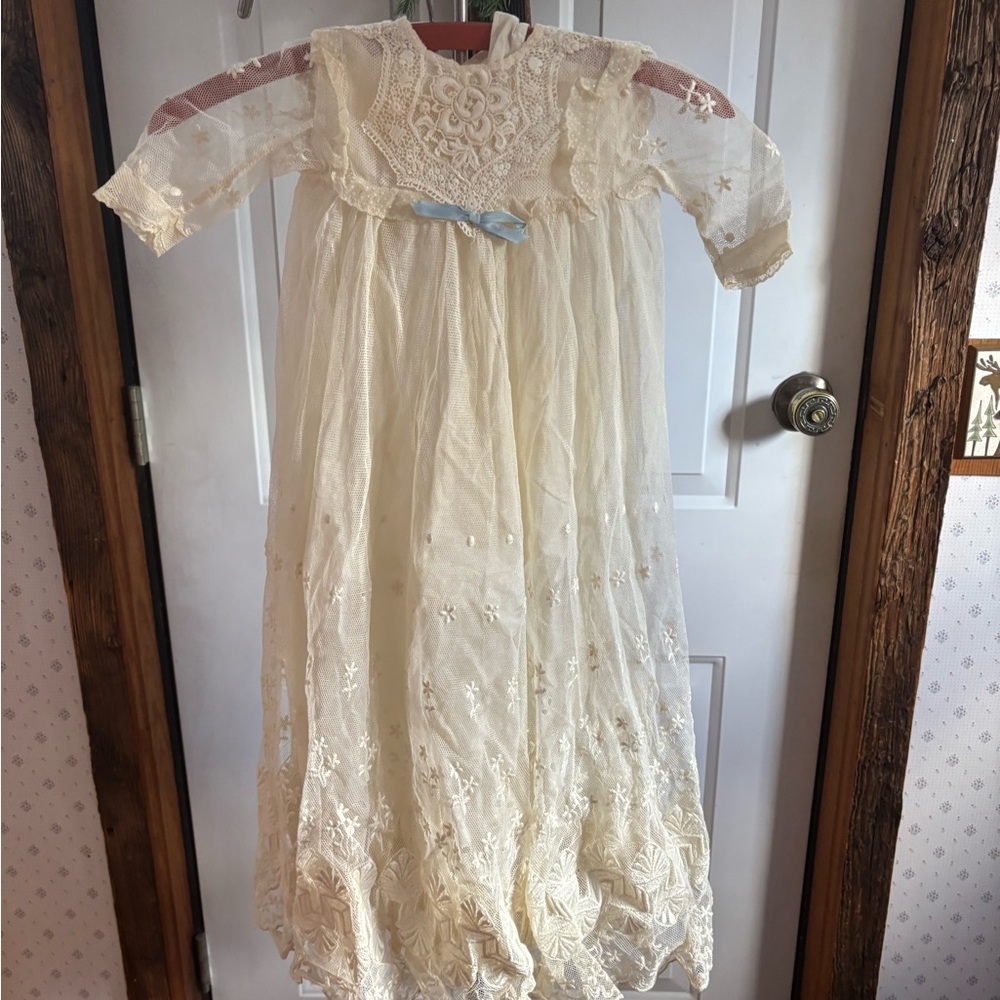 Vintage 1960’s Elegant Cream Lace Christening gown
